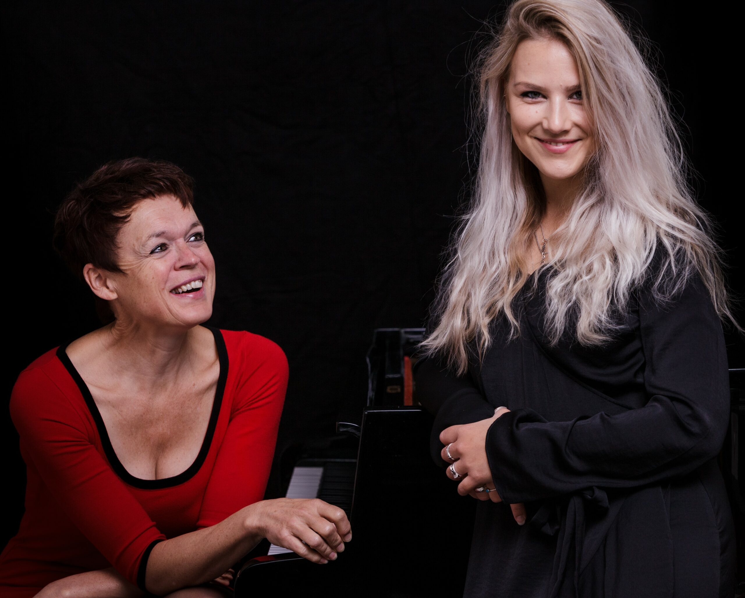 Concert door Fardau van der Woude (sopraan)  en Monique van de Ven (piano)