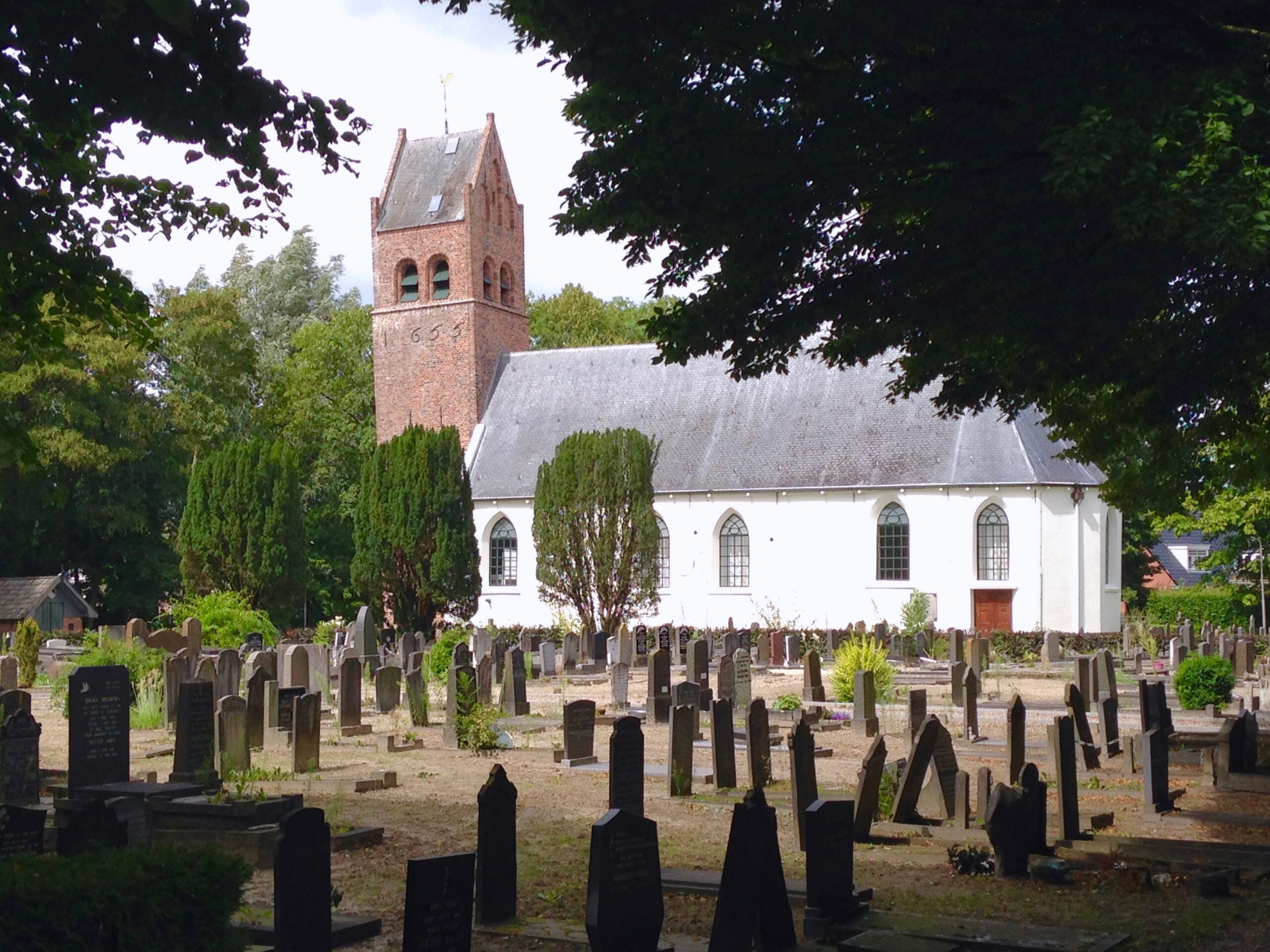 Rondleiding langs de Huizumer oorlogsgraven